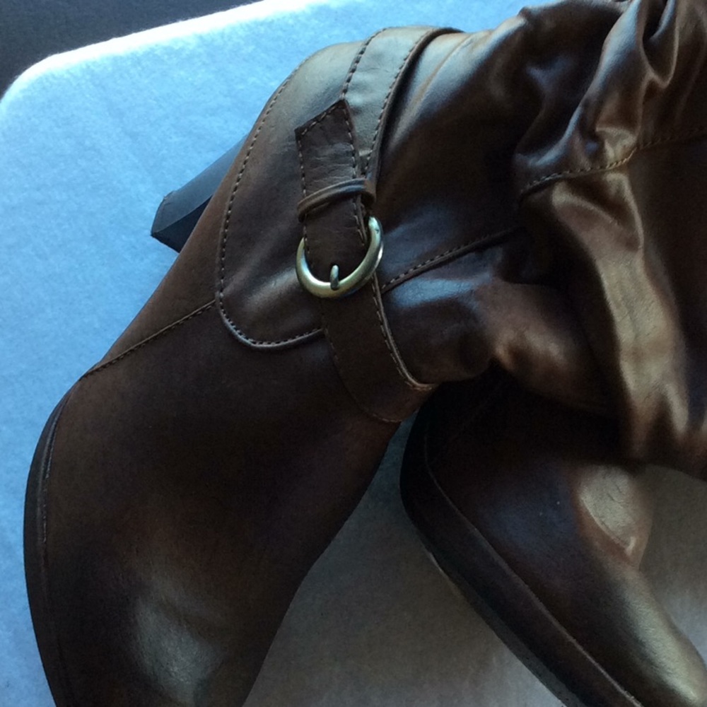 Boots - Picture 3 of 4